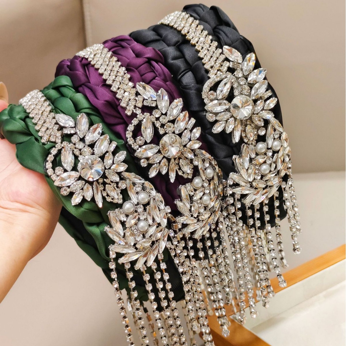 Women Accessories Sale - ホットセール 重厚なクラフトラインストーンタッセル編み込みヘアバンド 高級感溢れる幅広ヘアアクセサリー（女性用）