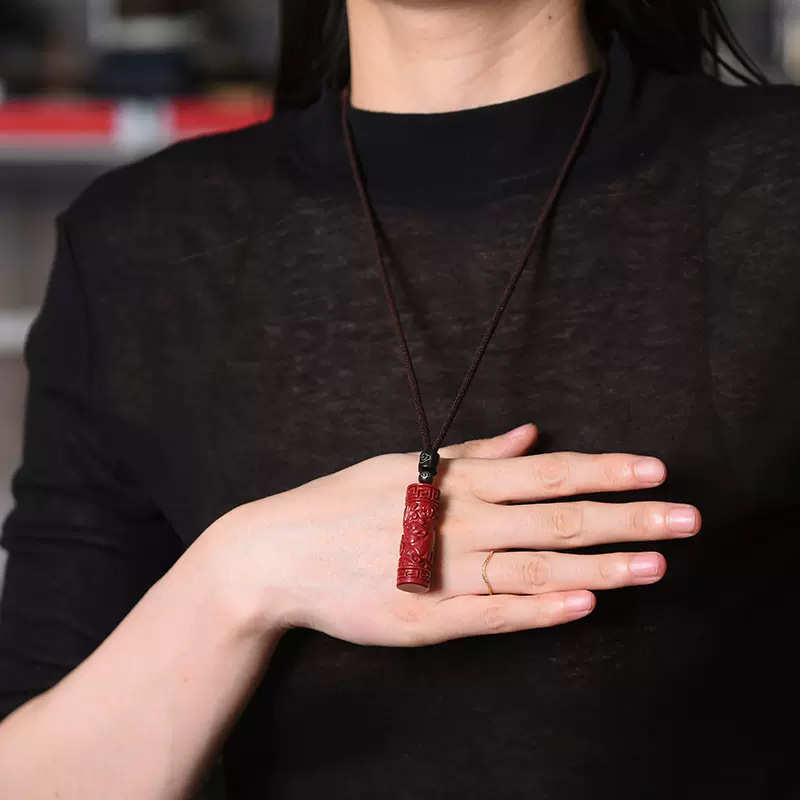 女性のための中国の干支ペンダント付きの赤いシナバーネックレス - Women'S Red Accessories のレビューと価格