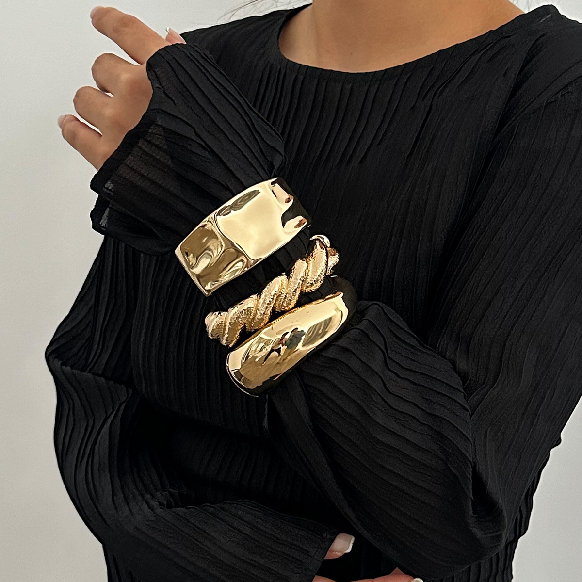ヴィンテージゴールドカラーヒップホップメタル不規則な春腕輪パ - Women'S Emo Accessories のレビューと価格